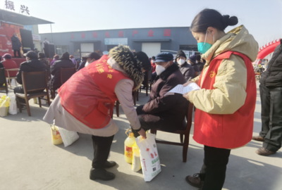 魚臺縣人民政府 鎮街動態 王魯鎮:創業青年情系桑梓 回饋家鄉溫暖人心