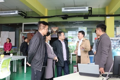 河南省創業孵化基地評審專家組考察我校“黃河之星”眾創空間