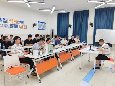 大學生創新創業孵化基地工作室研討會順利召開