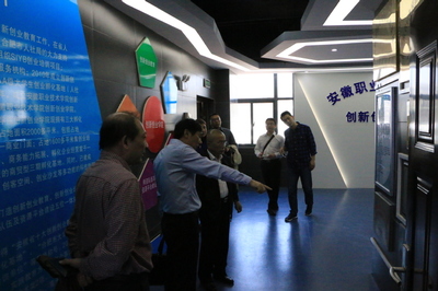 北京市勞動服務管理中心副主任侯玉國一行來校開展大學生創業和創業服務調研