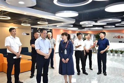 省人社廳黨組副書記、副廳長黃贊佳到南湖新區(qū)調(diào)研督導(dǎo)就業(yè)工作