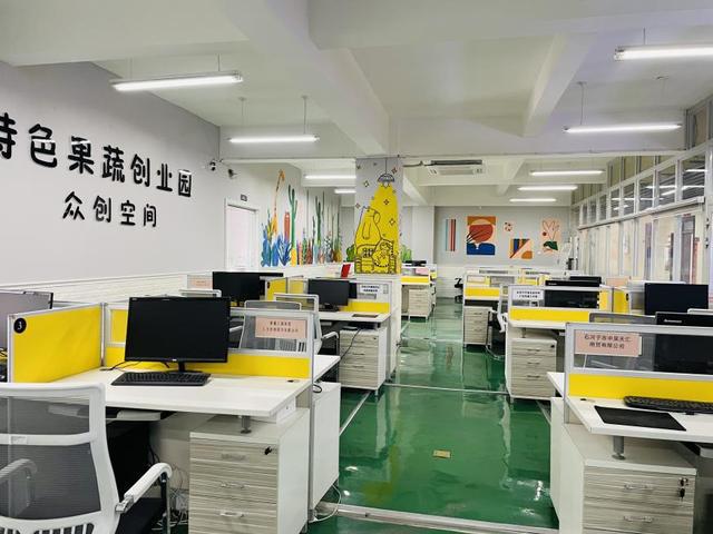 石河子:創(chuàng)業(yè)孵化基地“孵”出新天地